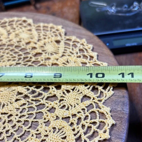 Vintage yellow/gold handmade doily - Picture 4 of 6